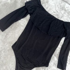 Aritzia Wilfred off the shoulder bodysuit.